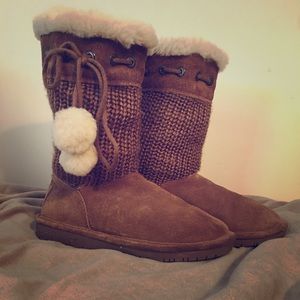 ****SOLD****Bearpaw boots